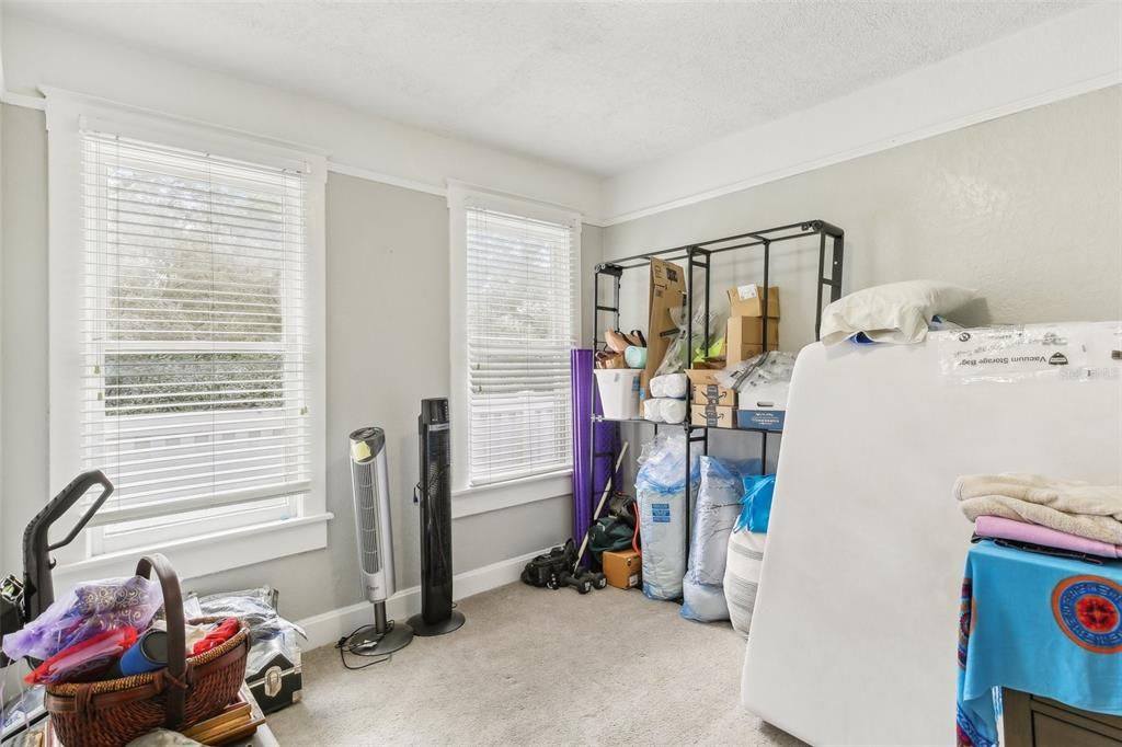 待售: $295,000 (2 贝兹, 1 浴室, 1078 平方英尺)