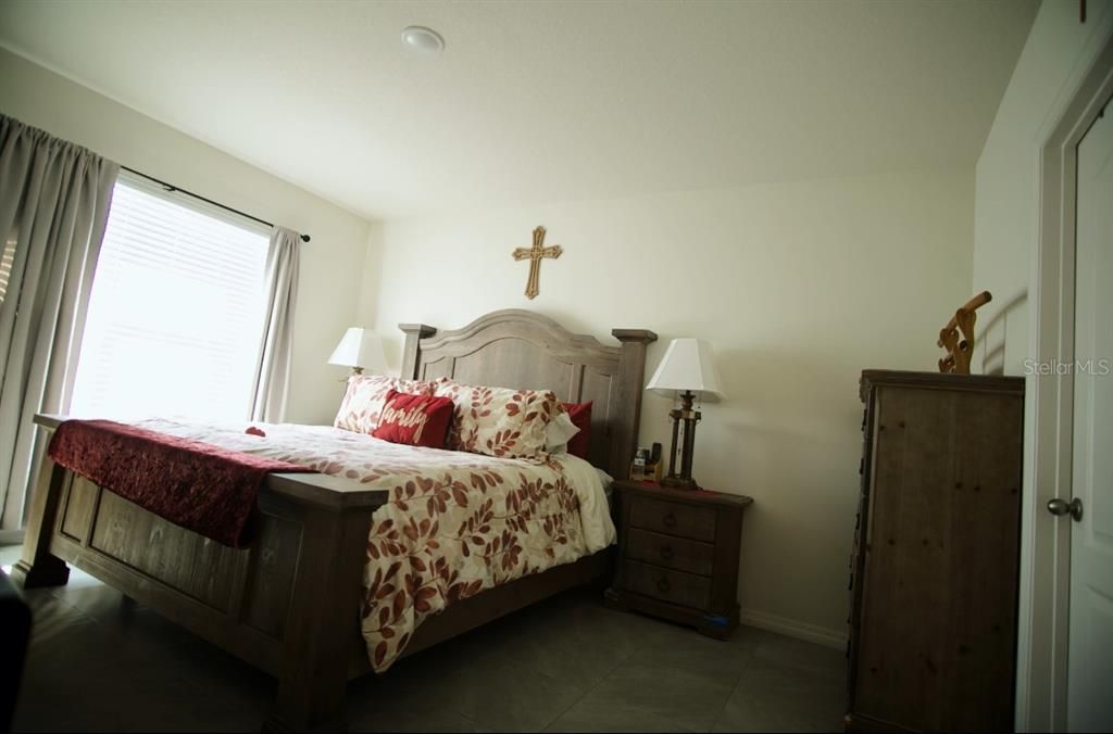 For Sale: $390,000 (4 beds, 2 baths, 1841 Square Feet)