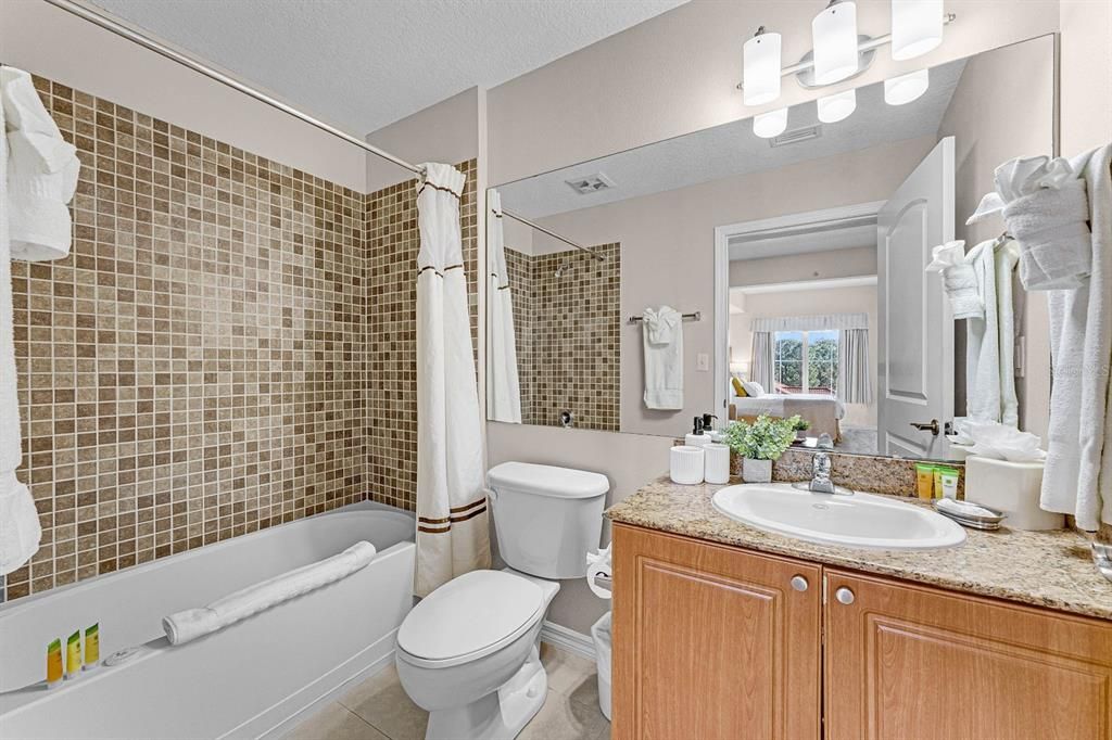 For Sale: $294,000 (2 beds, 2 baths, 1056 Square Feet)