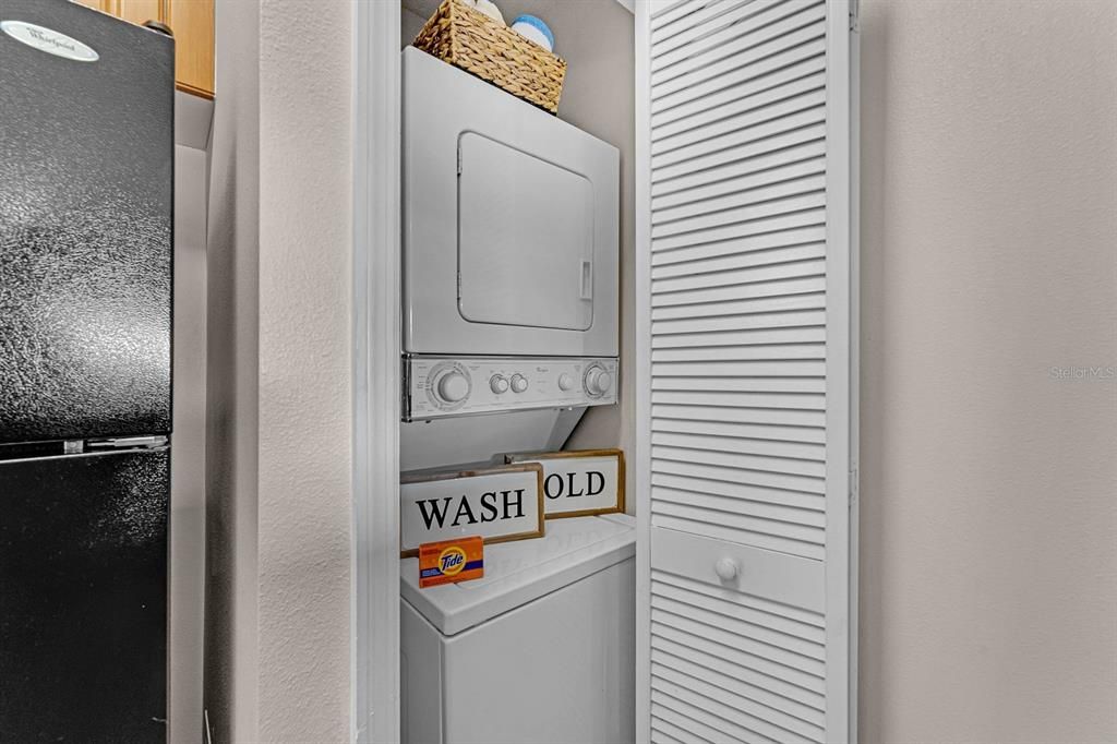 For Sale: $294,000 (2 beds, 2 baths, 1056 Square Feet)