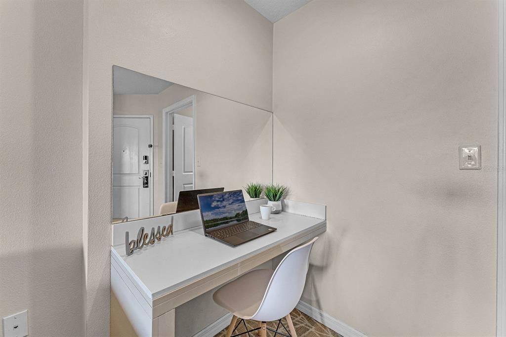 For Sale: $294,000 (2 beds, 2 baths, 1056 Square Feet)