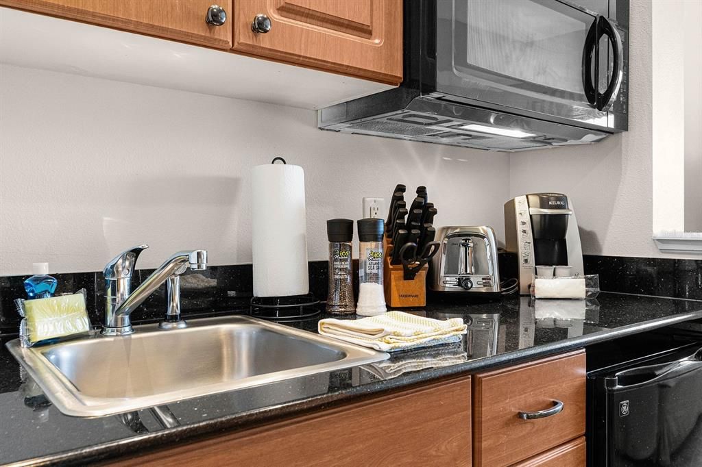 For Sale: $294,000 (2 beds, 2 baths, 1056 Square Feet)