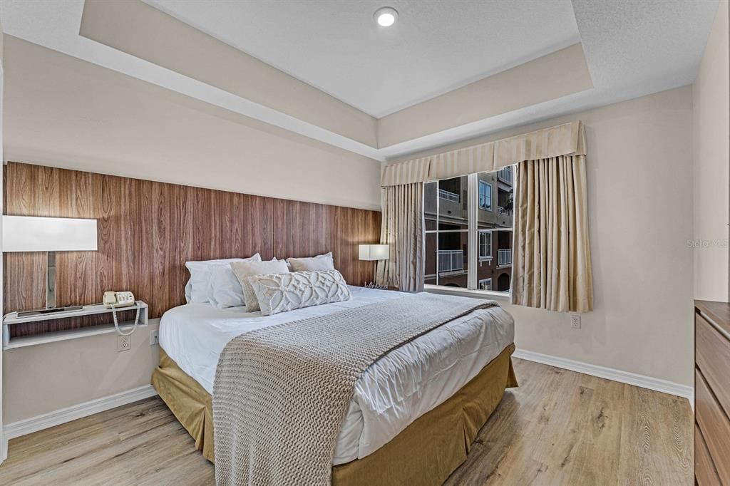 For Sale: $294,000 (2 beds, 2 baths, 1056 Square Feet)