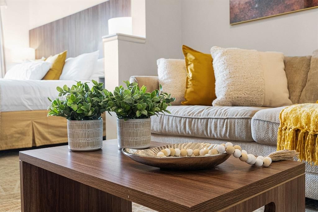 For Sale: $294,000 (2 beds, 2 baths, 1056 Square Feet)