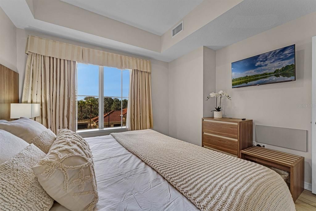 For Sale: $294,000 (2 beds, 2 baths, 1056 Square Feet)