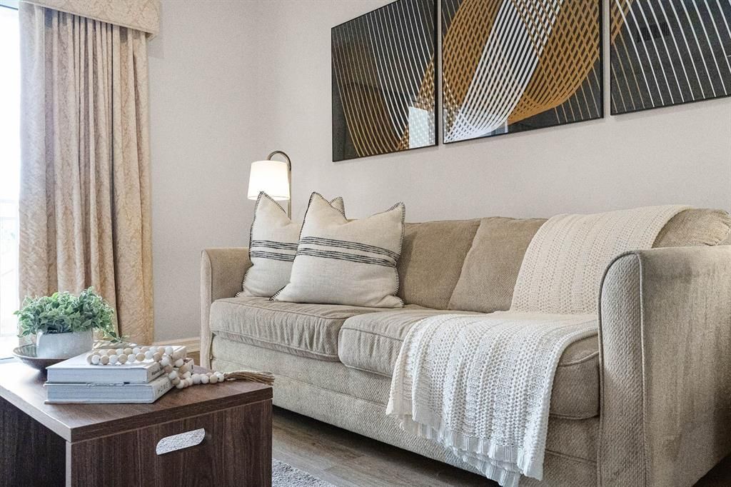 For Sale: $294,000 (2 beds, 2 baths, 1056 Square Feet)