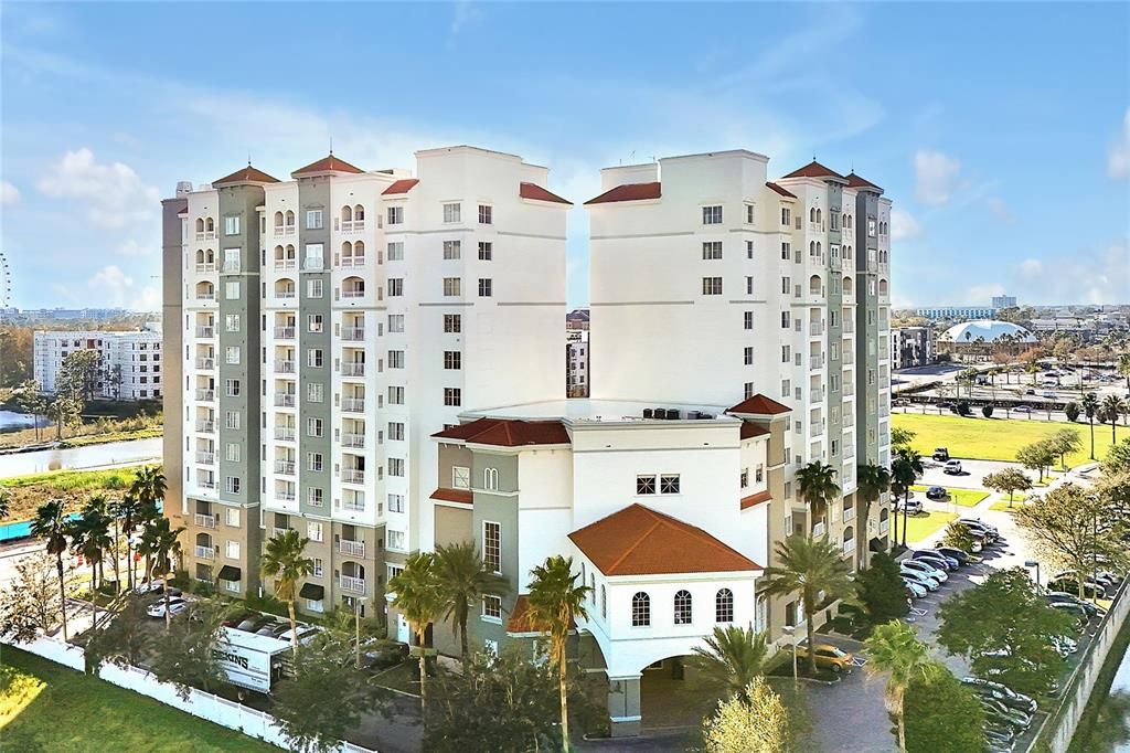 For Sale: $294,000 (2 beds, 2 baths, 1056 Square Feet)