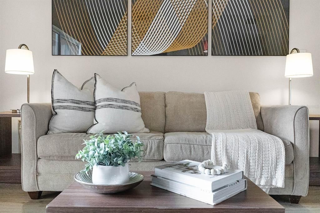 For Sale: $294,000 (2 beds, 2 baths, 1056 Square Feet)