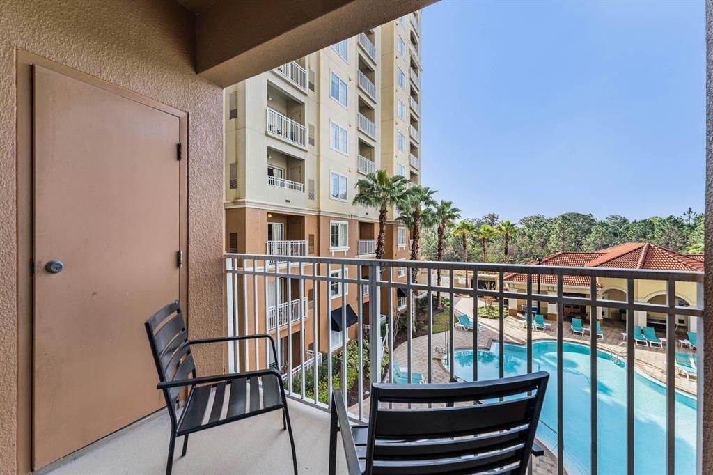For Sale: $294,000 (2 beds, 2 baths, 1056 Square Feet)