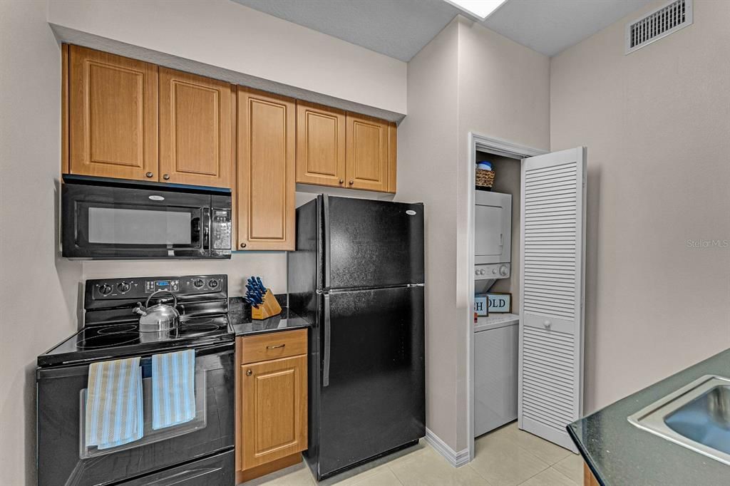 For Sale: $294,000 (2 beds, 2 baths, 1056 Square Feet)