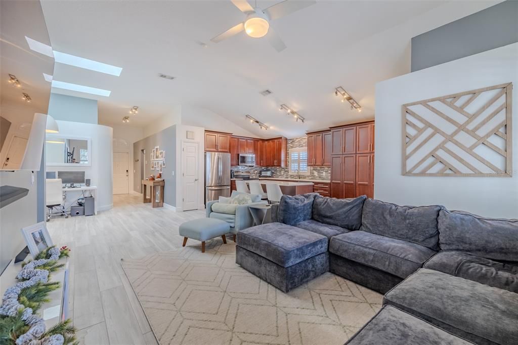 For Sale: $500,000 (3 beds, 2 baths, 1520 Square Feet)