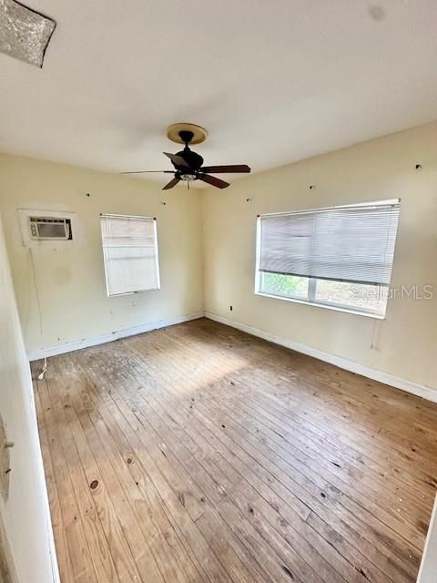 待售: $395,000 (3 贝兹, 1 浴室, 1637 平方英尺)