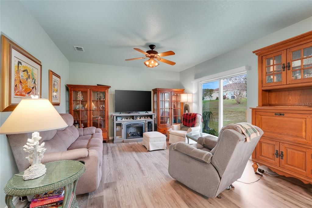 For Sale: $335,000 (3 beds, 2 baths, 1700 Square Feet)