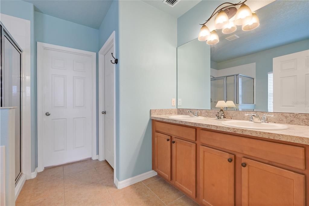 For Sale: $335,000 (3 beds, 2 baths, 1700 Square Feet)