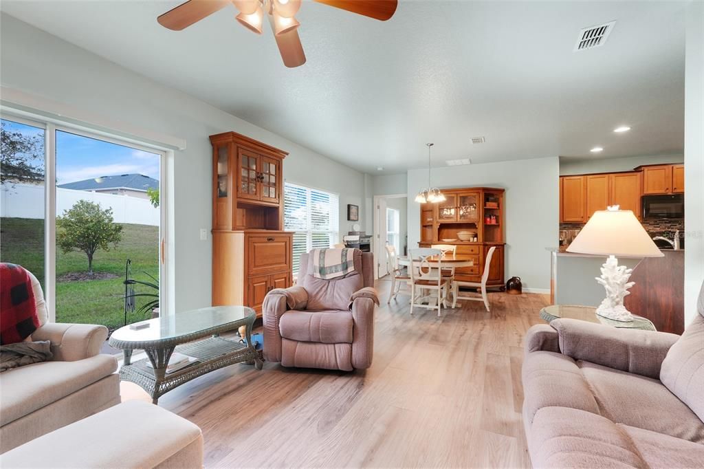 For Sale: $335,000 (3 beds, 2 baths, 1700 Square Feet)