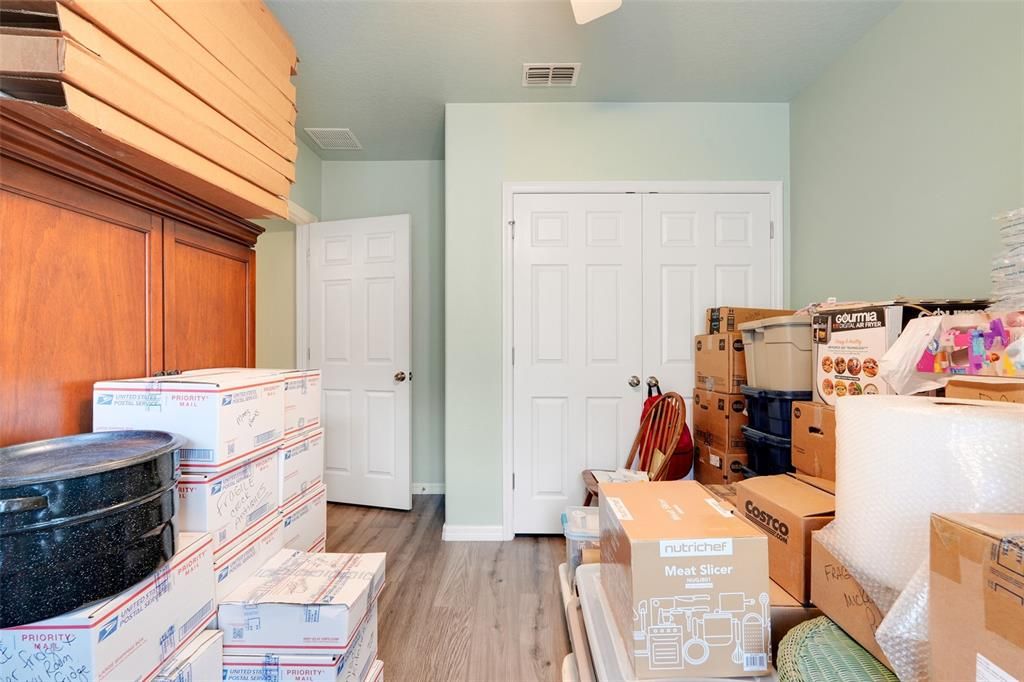 For Sale: $335,000 (3 beds, 2 baths, 1700 Square Feet)