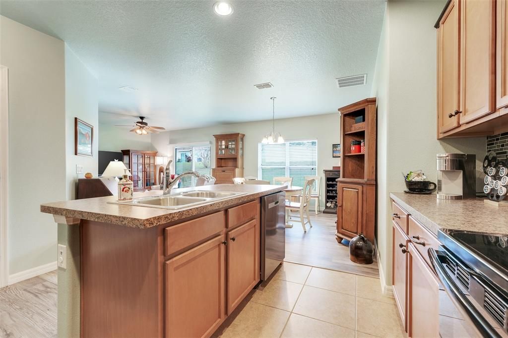 For Sale: $335,000 (3 beds, 2 baths, 1700 Square Feet)