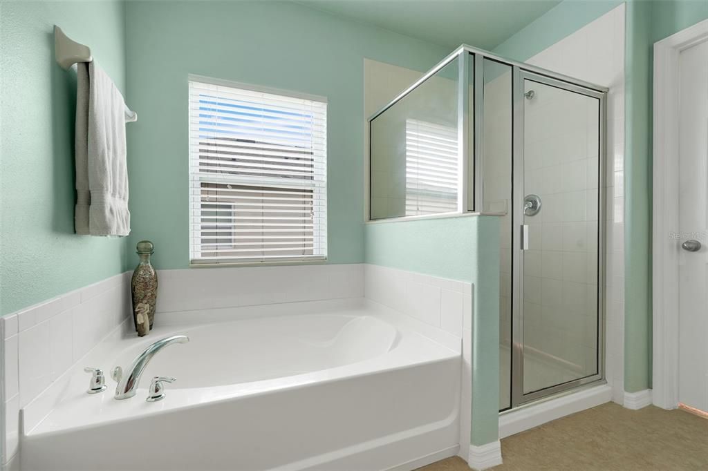 For Sale: $335,000 (3 beds, 2 baths, 1700 Square Feet)