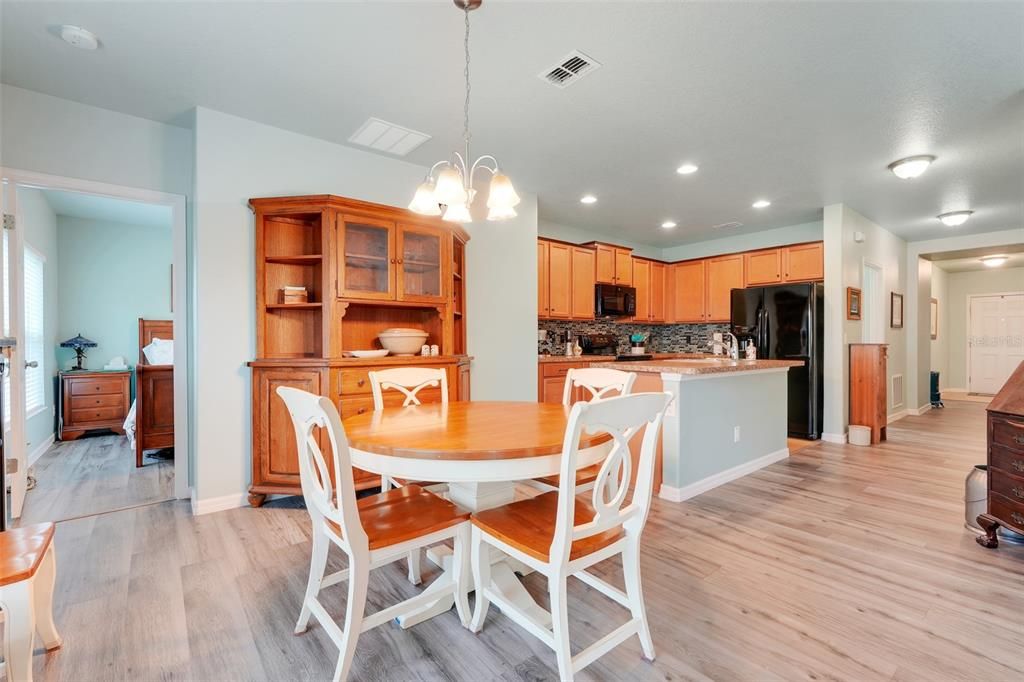 For Sale: $335,000 (3 beds, 2 baths, 1700 Square Feet)