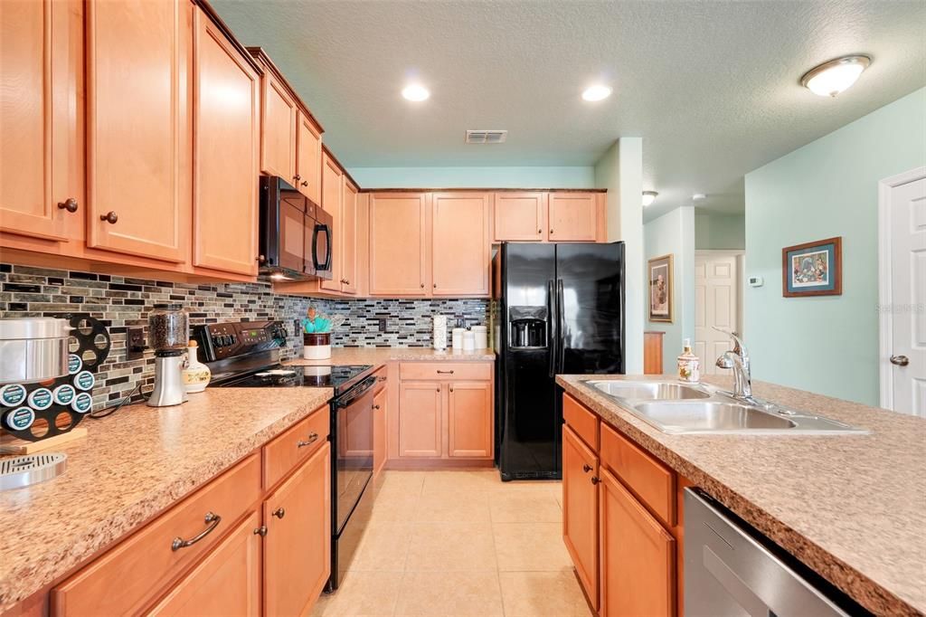 For Sale: $335,000 (3 beds, 2 baths, 1700 Square Feet)