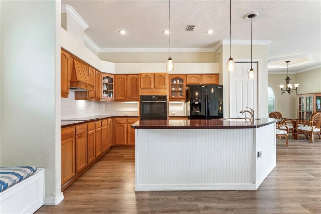 На продажу: $420,000 (4 спален, 3 ванн, 2306 Квадратных фут)