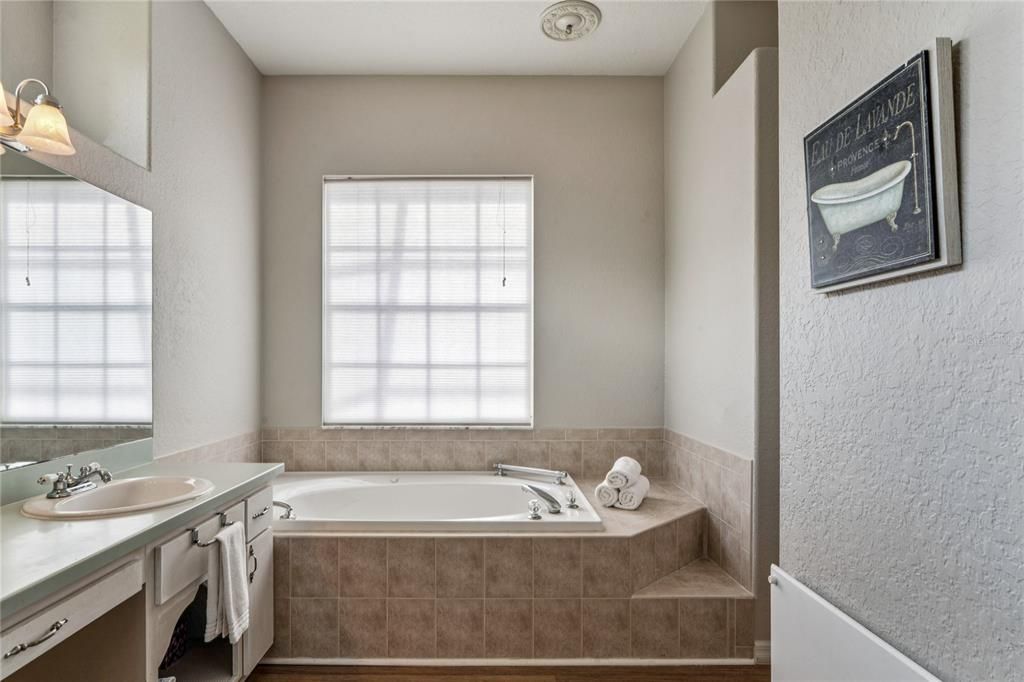 На продажу: $420,000 (4 спален, 3 ванн, 2306 Квадратных фут)