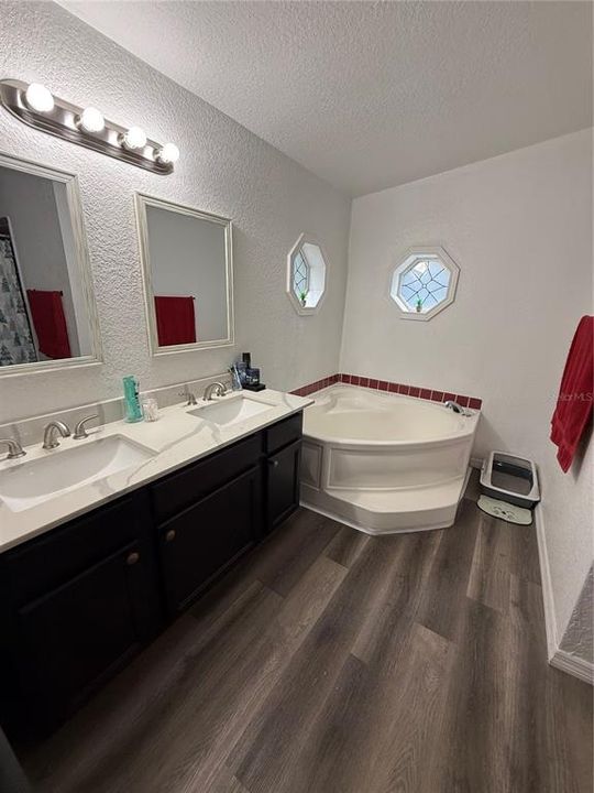 待售: $220,000 (3 贝兹, 2 浴室, 1510 平方英尺)