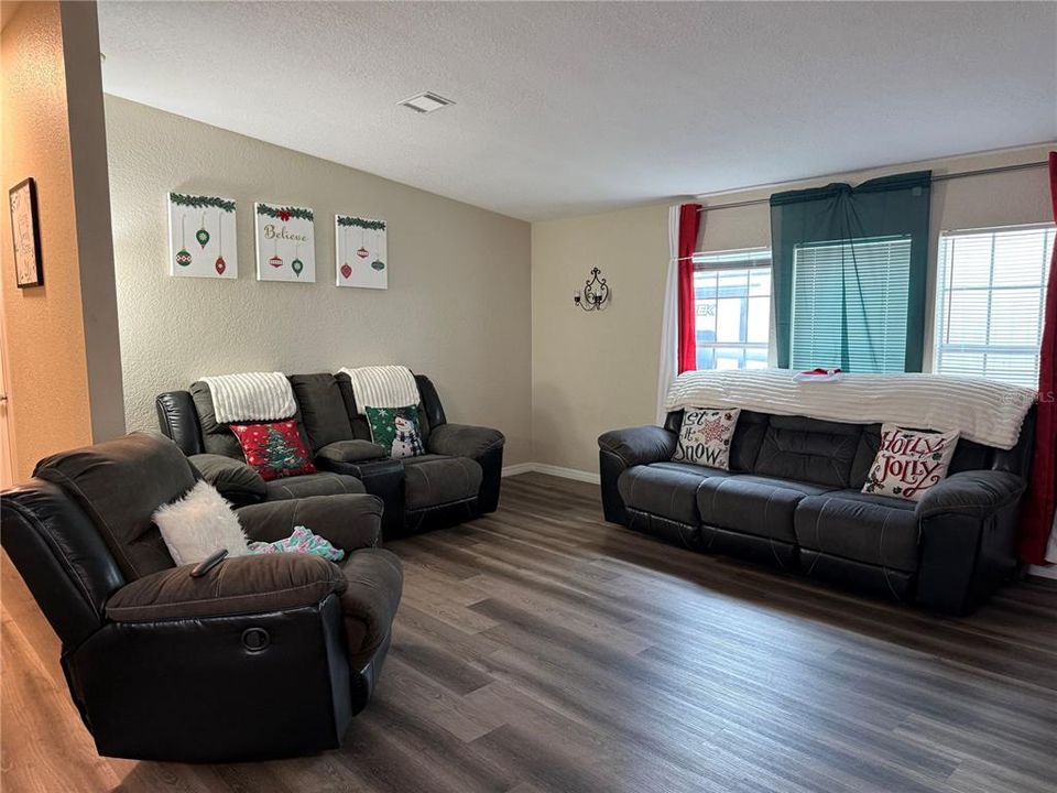 待售: $220,000 (3 贝兹, 2 浴室, 1510 平方英尺)