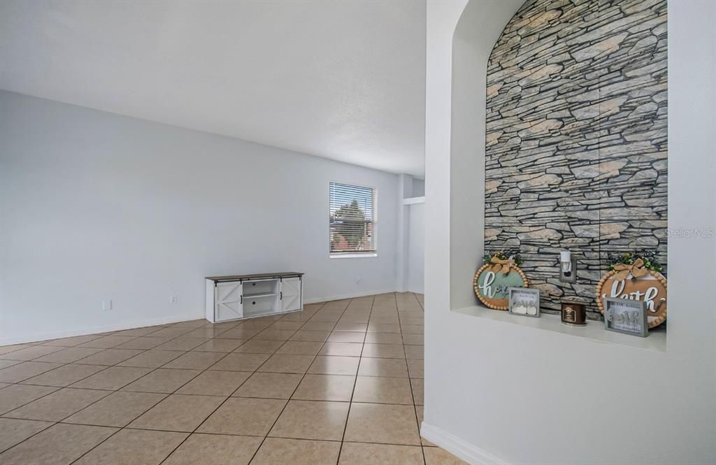 待售: $384,990 (4 贝兹, 2 浴室, 1972 平方英尺)