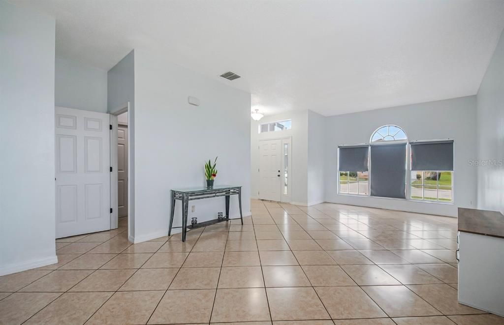 待售: $384,990 (4 贝兹, 2 浴室, 1972 平方英尺)