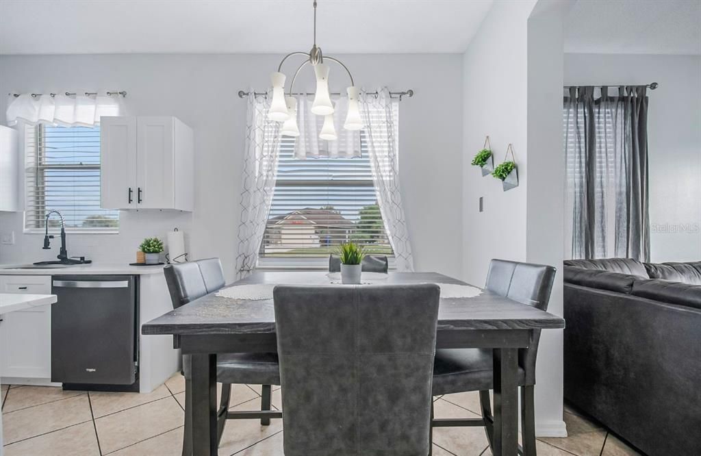 待售: $384,990 (4 贝兹, 2 浴室, 1972 平方英尺)