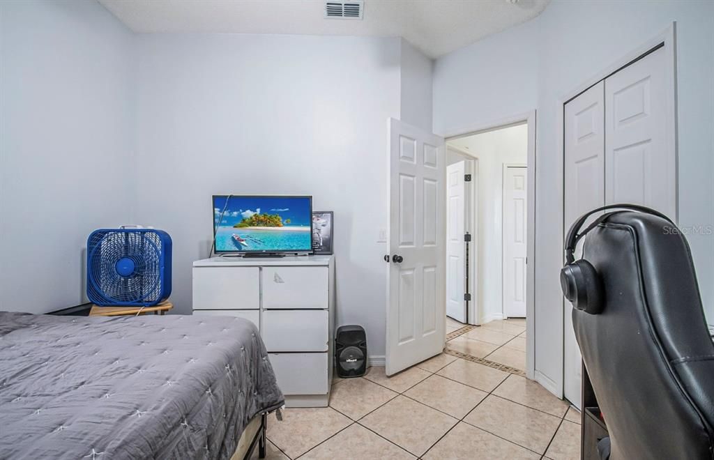 待售: $384,990 (4 贝兹, 2 浴室, 1972 平方英尺)