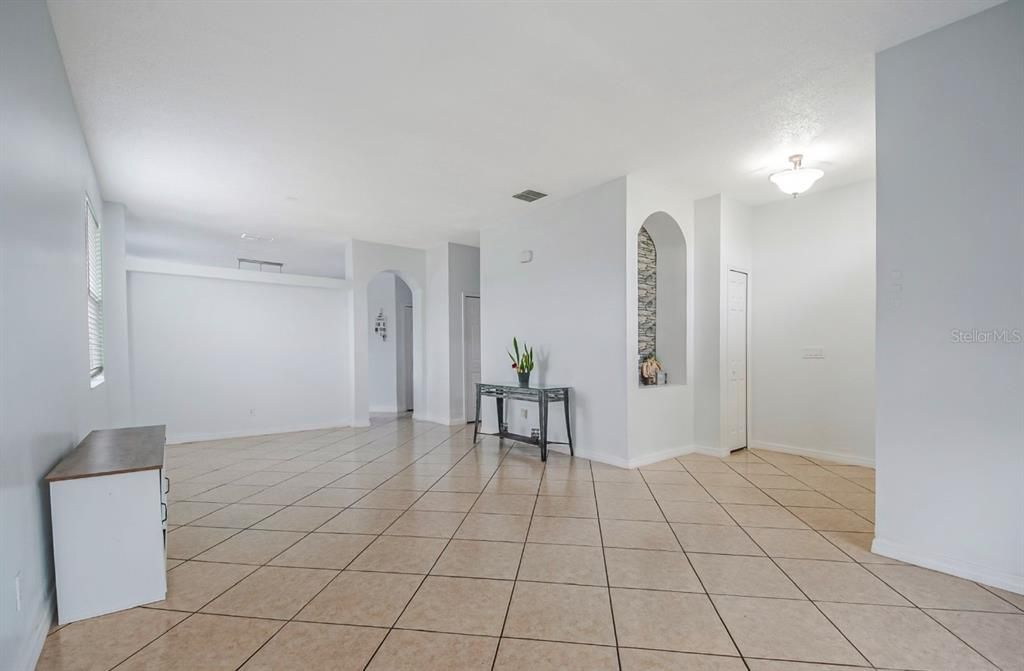 待售: $384,990 (4 贝兹, 2 浴室, 1972 平方英尺)