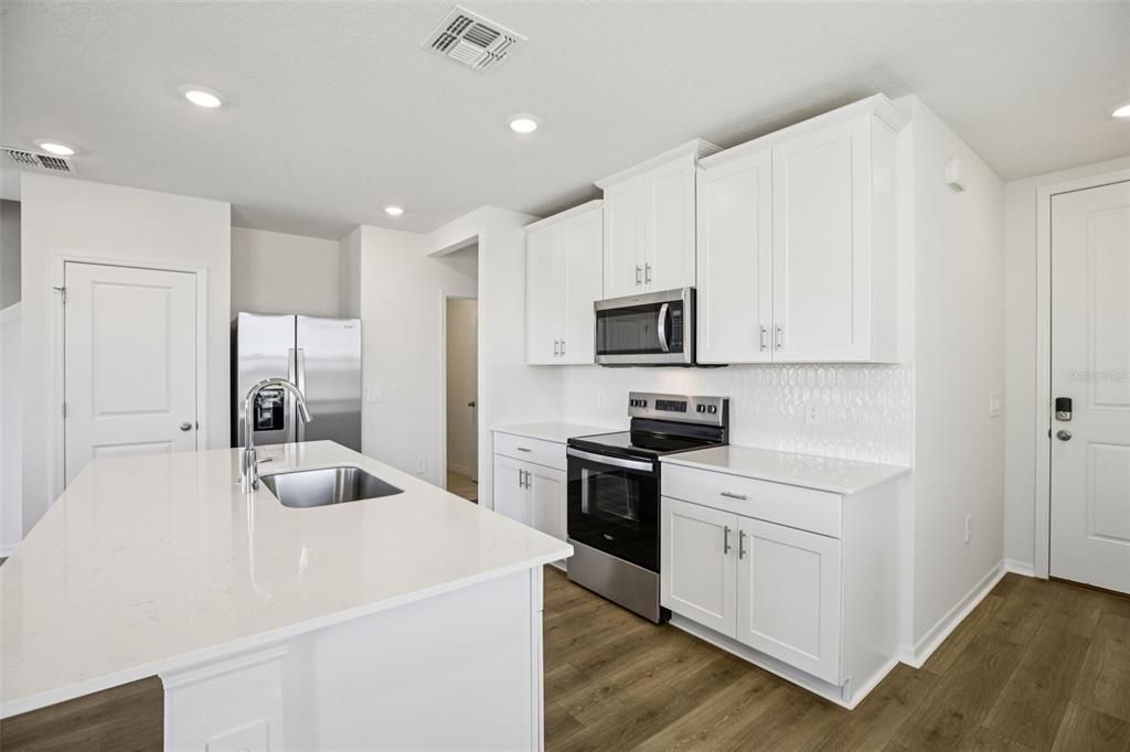 En Venta: $286,000 (3 camas, 2 baños, 1566 Pies cuadrados)