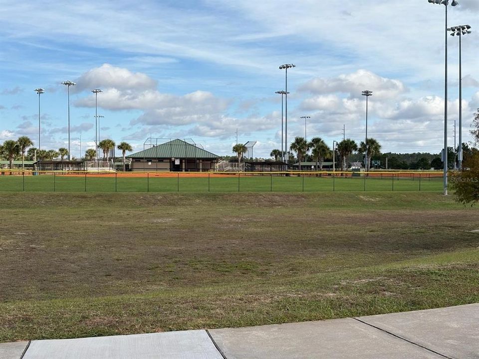 For Rent: $1,900 (3 beds, 2 baths, 1416 Square Feet)