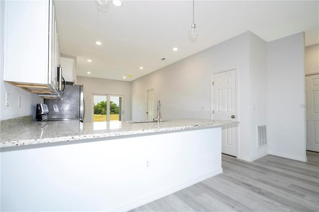 For Rent: $1,900 (3 beds, 2 baths, 1416 Square Feet)