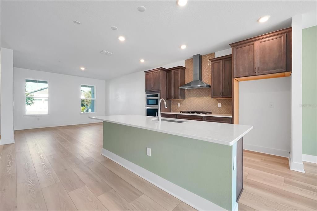 На продажу: $589,990 (3 спален, 2 ванн, 1972 Квадратных фут)