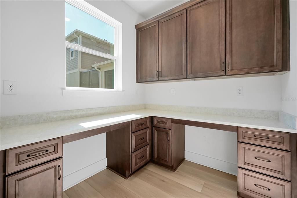 На продажу: $589,990 (3 спален, 2 ванн, 1972 Квадратных фут)