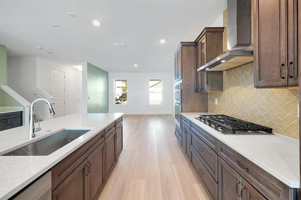 На продажу: $589,990 (3 спален, 2 ванн, 1972 Квадратных фут)