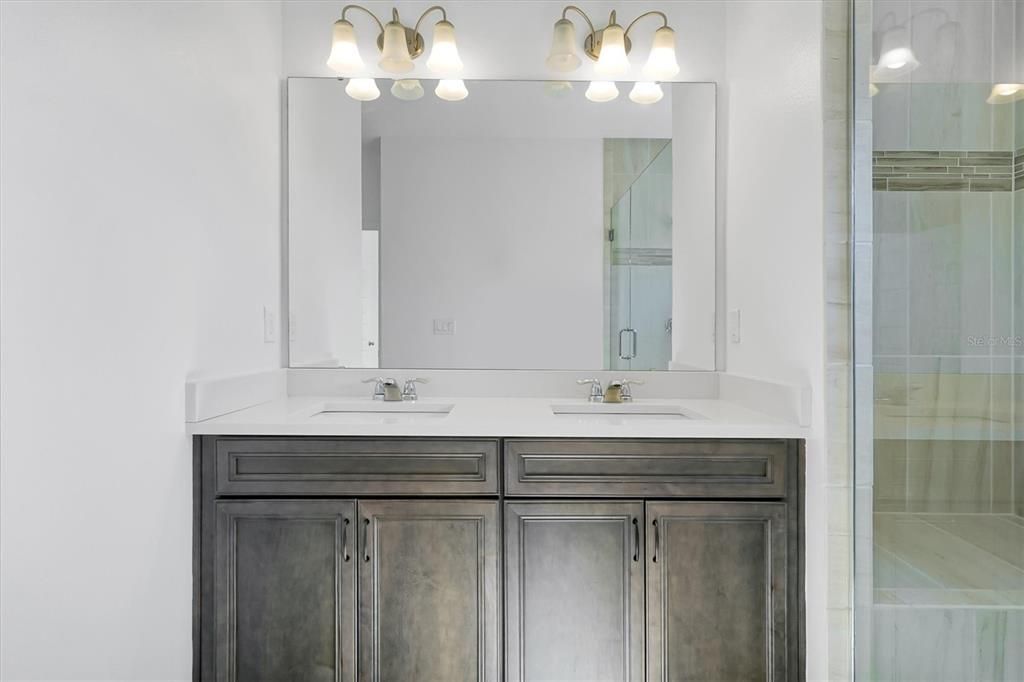 На продажу: $589,990 (3 спален, 2 ванн, 1972 Квадратных фут)