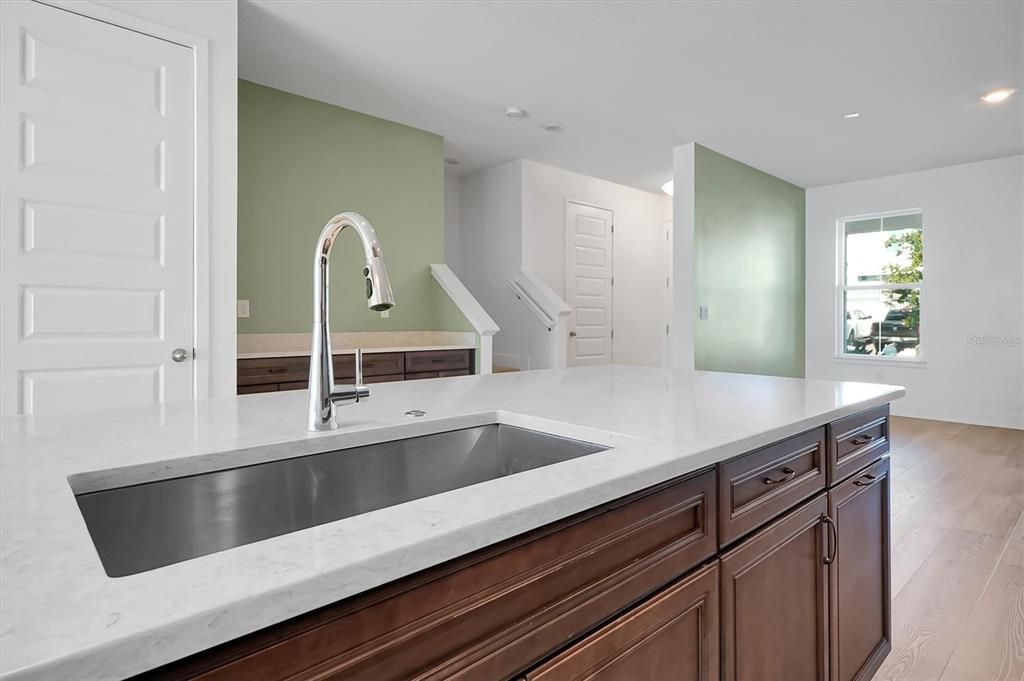 На продажу: $589,990 (3 спален, 2 ванн, 1972 Квадратных фут)