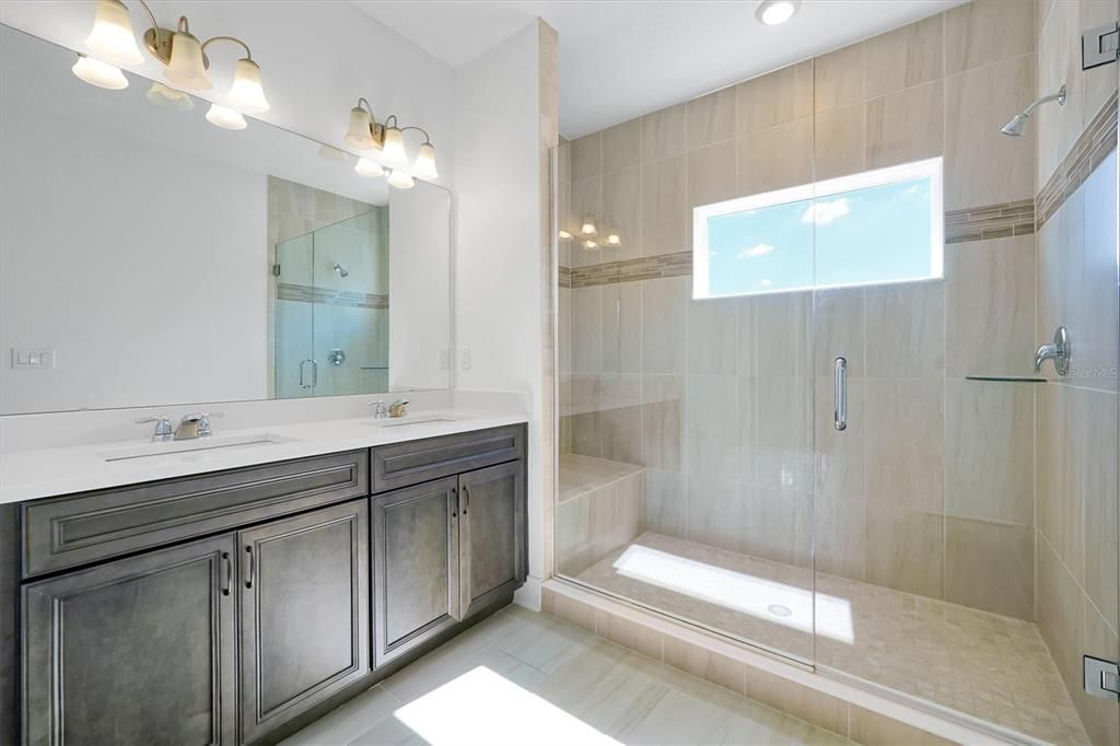 На продажу: $589,990 (3 спален, 2 ванн, 1972 Квадратных фут)