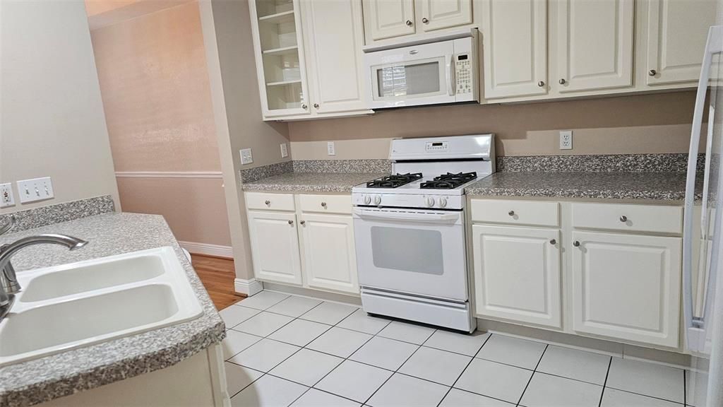 На продажу: $650,000 (3 спален, 2 ванн, 1644 Квадратных фут)