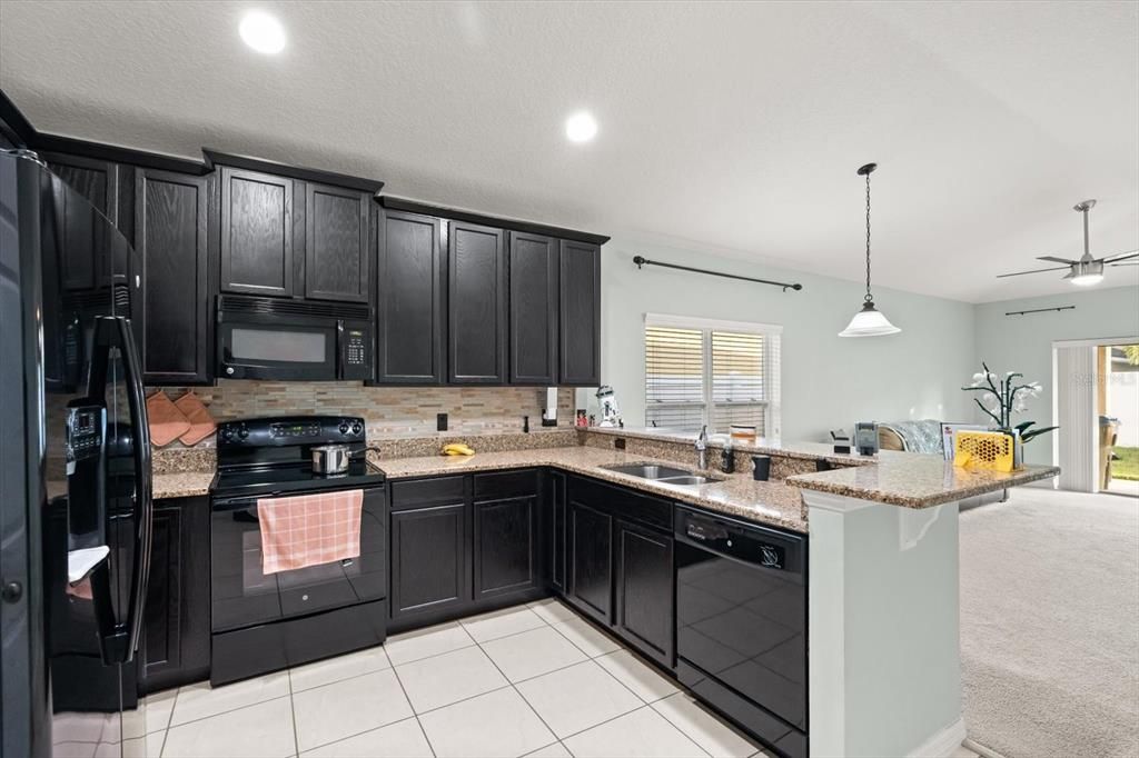 En Venta: $360,000 (4 camas, 2 baños, 1972 Pies cuadrados)