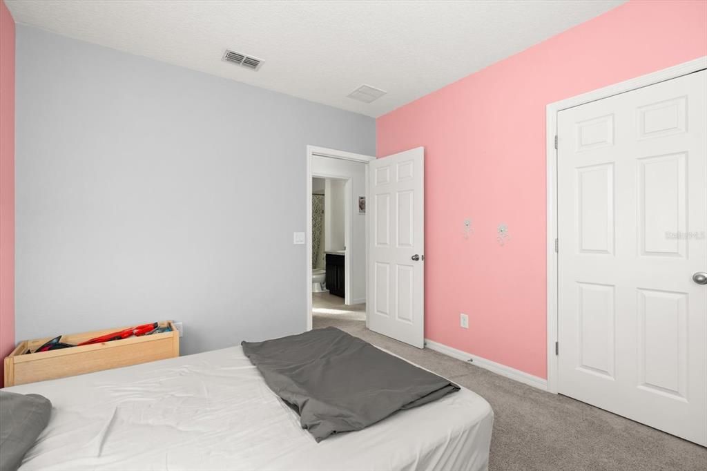 En Venta: $360,000 (4 camas, 2 baños, 1972 Pies cuadrados)