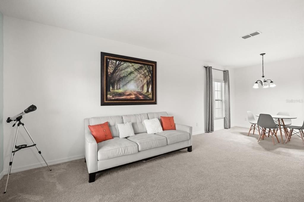 En Venta: $360,000 (4 camas, 2 baños, 1972 Pies cuadrados)