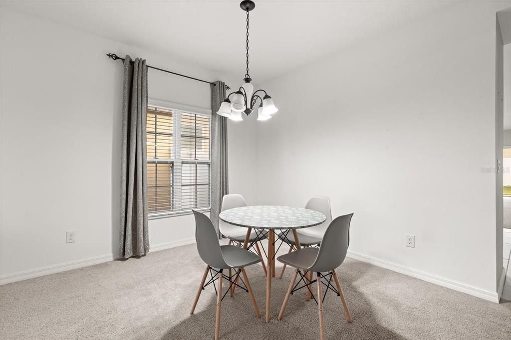 En Venta: $360,000 (4 camas, 2 baños, 1972 Pies cuadrados)