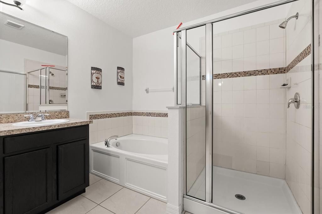 En Venta: $360,000 (4 camas, 2 baños, 1972 Pies cuadrados)