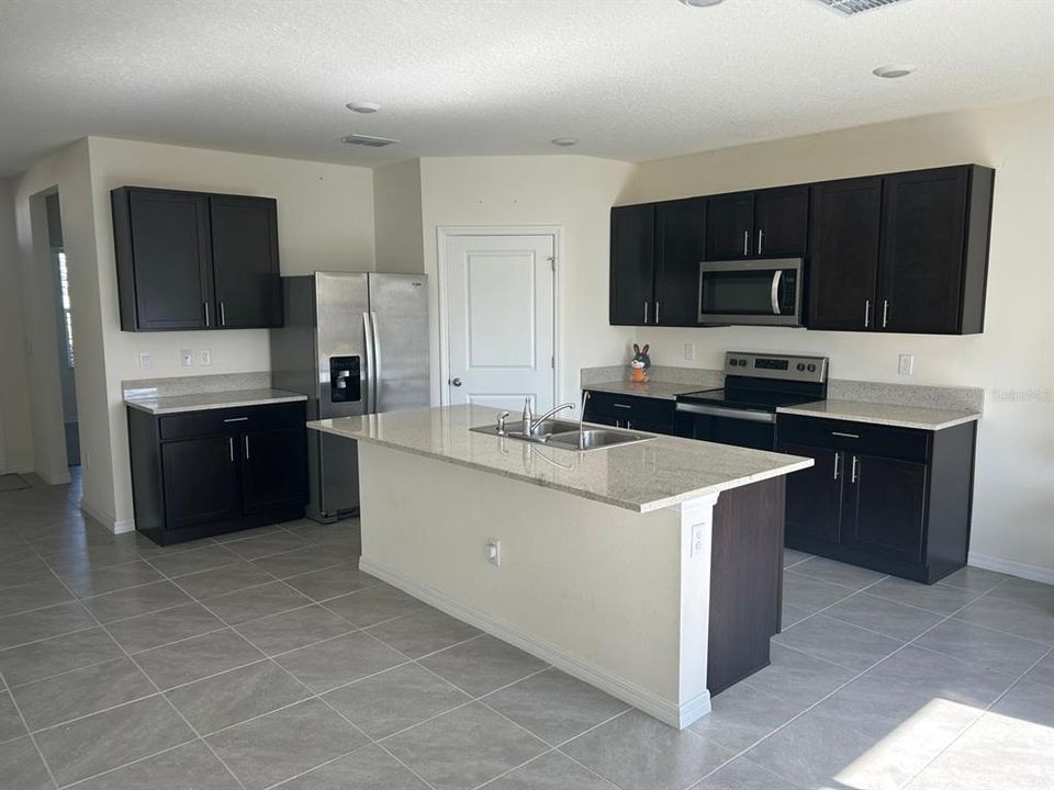 En Renta: $2,800 (4 camas, 3 baños, 2371 Pies cuadrados)