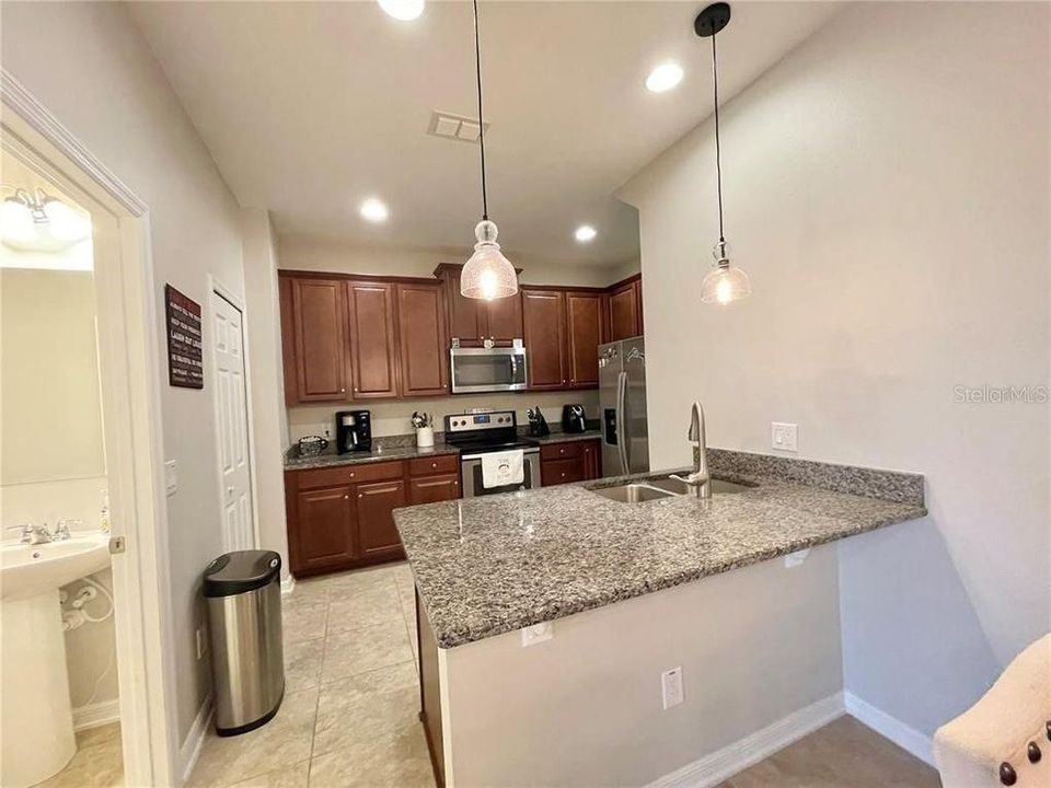 En Renta: $2,400 (4 camas, 2 baños, 2056 Pies cuadrados)